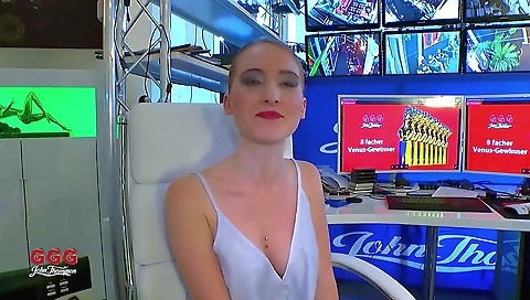 Masked babe with a big dildo fucks