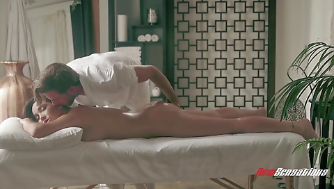 Horny girlfriend gets her tight pussy pounded