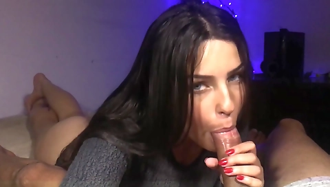 Cute girl gets fucked by a dildoro len greased