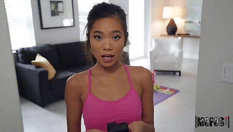 Hot japanese av model is a hot milf in bukkake