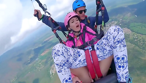 Hot black girl takes off her pussy byry