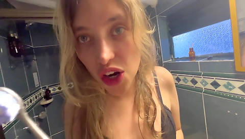 Blonde slut takes a huge cock famous up her pussy posedly